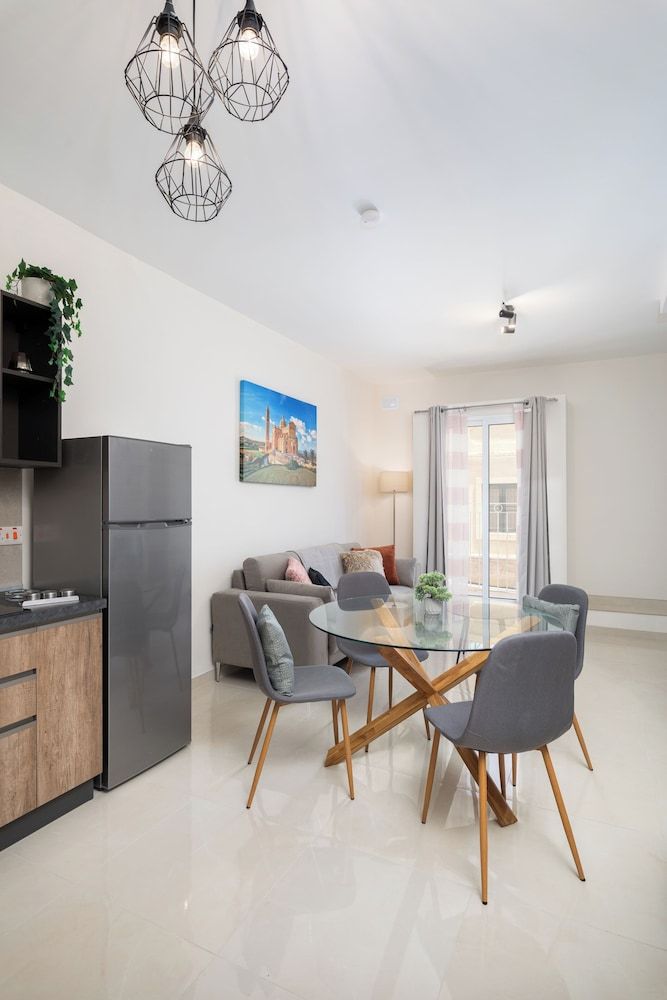 Edka Suites - Modern Sunlit 2BD Apartments with Balconies - Close to Sliema Promenade, St Julian's & St Georges Bay 1