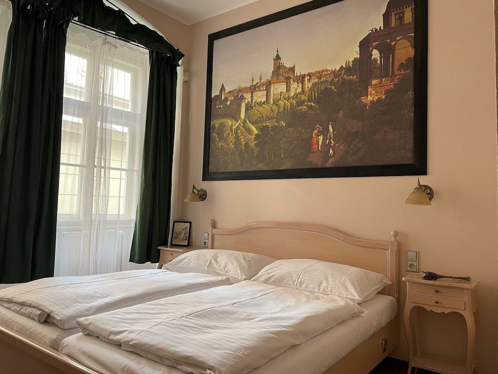 U Cervene zidle - Red Chair Hotel 1