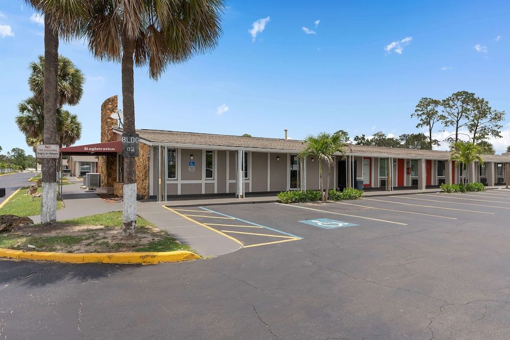 Super 8 by Wyndham Kissimmee-Orlando 1