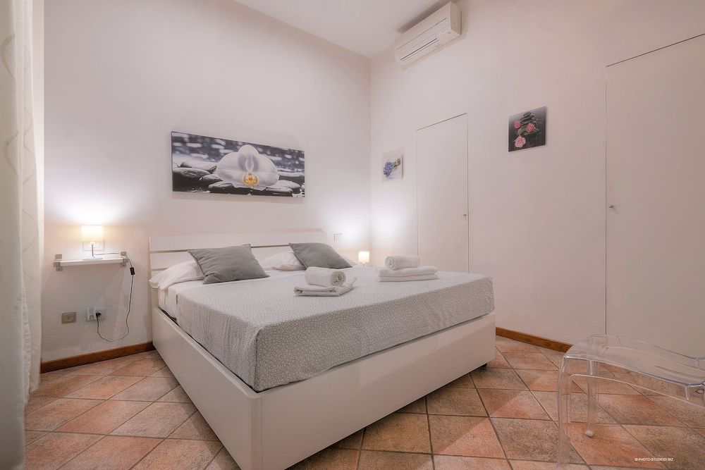 Wine Apartments Florence Moscato 1