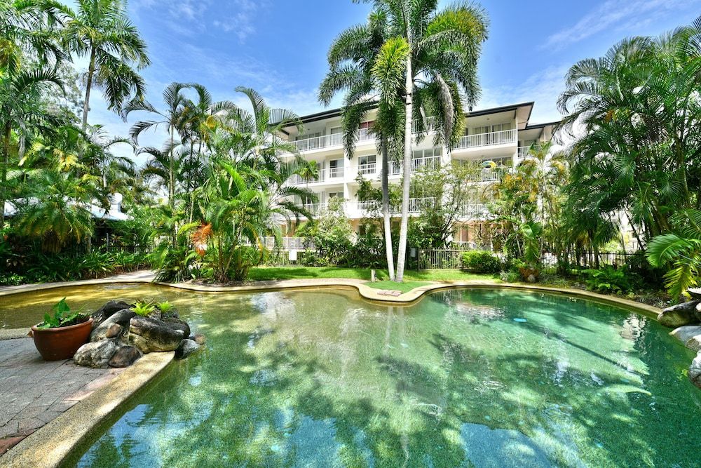 Golden Sands Beachfront Apartment Resort 1
