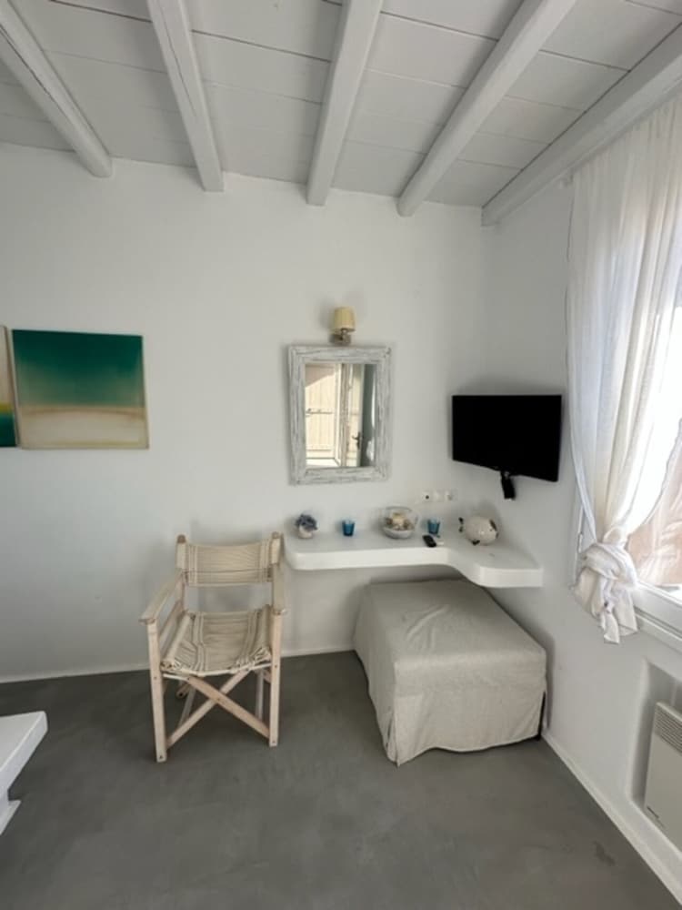 White Rock Suites & Villas 2