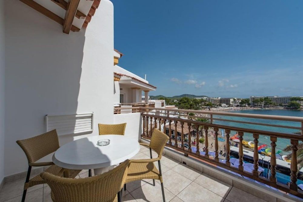 Apartamentos Es Canyer 2