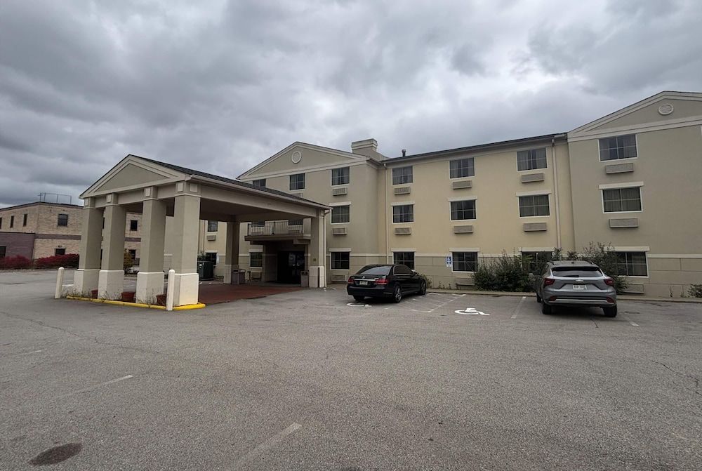 Wingate by Wyndham Pittsburgh West Mifflin 1