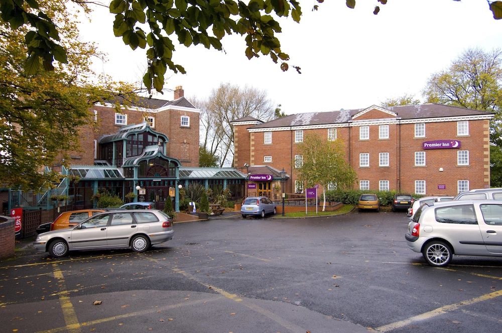 Premier Inn Stockport Central 1
