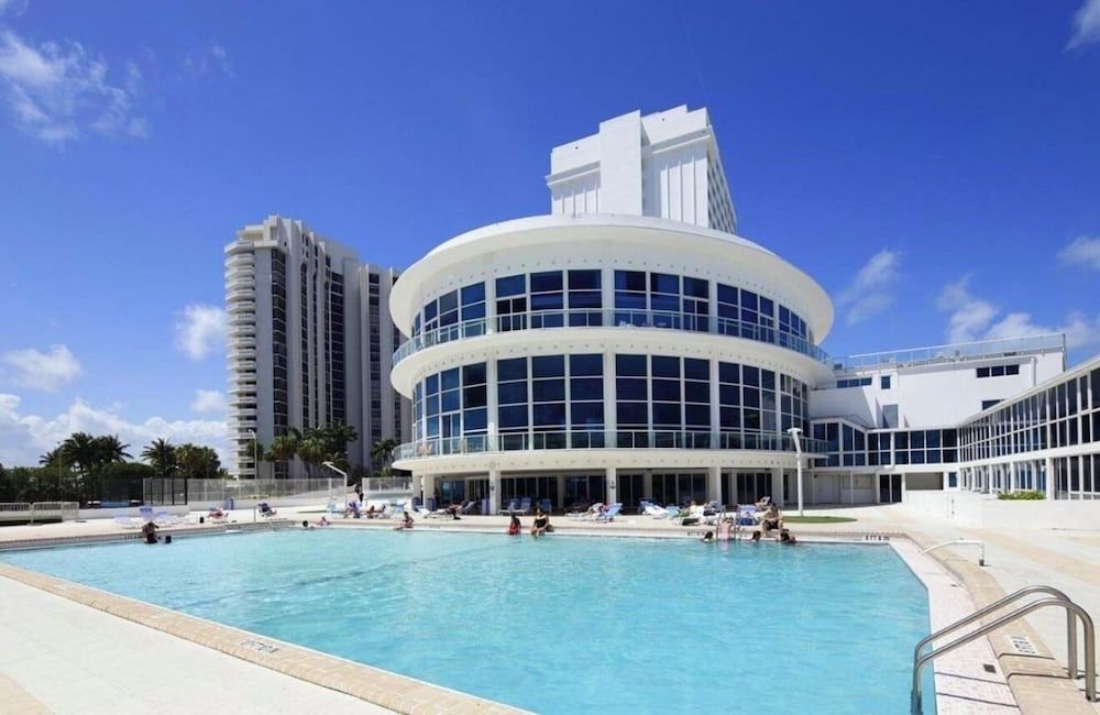 New Point Miami Beach Apartments 1