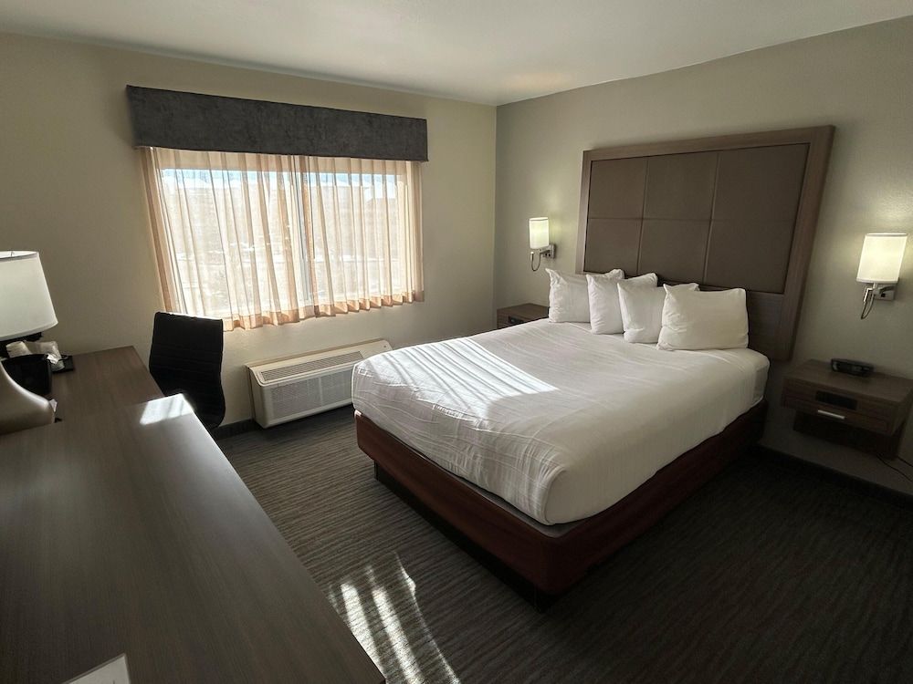 Best Western Plus Paper Valley Hotel 2