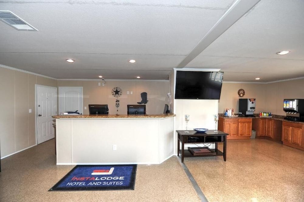 Instalodge Hotel and Suites Karnes City 1
