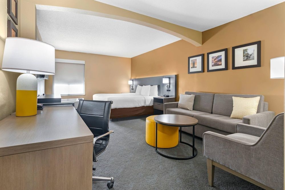 Comfort Inn & Suites Kansas City - Northeast 1