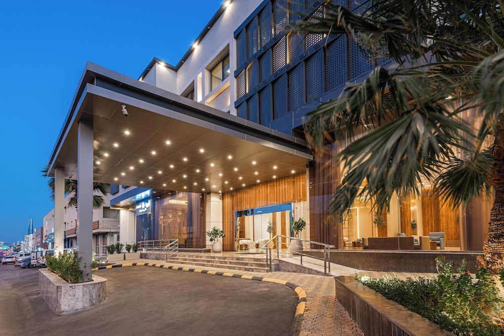Voyage Hotel & Suites 1