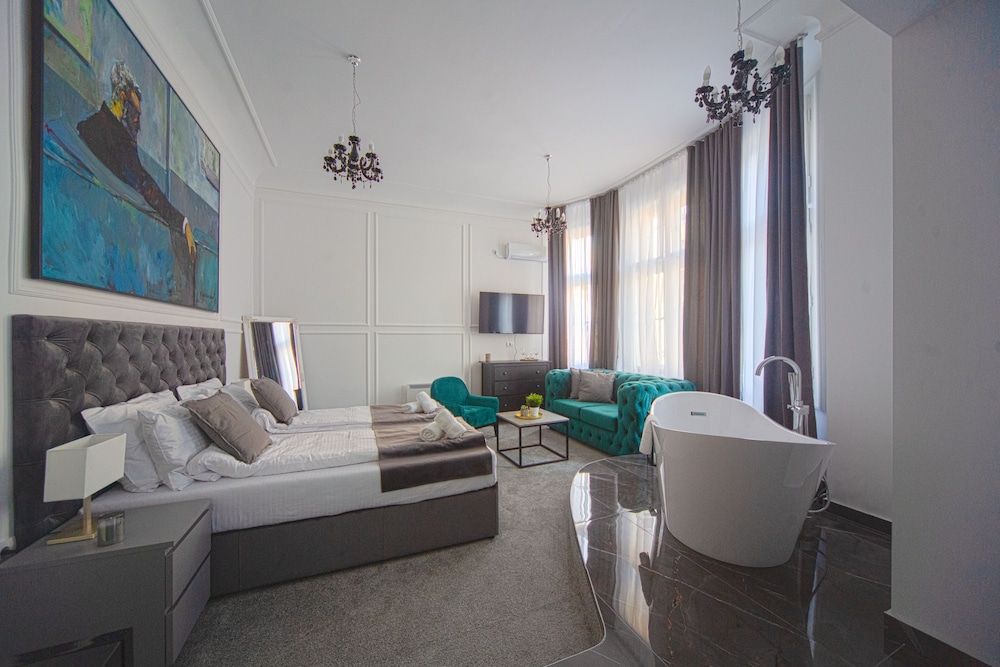 Kings Palace Suites 1