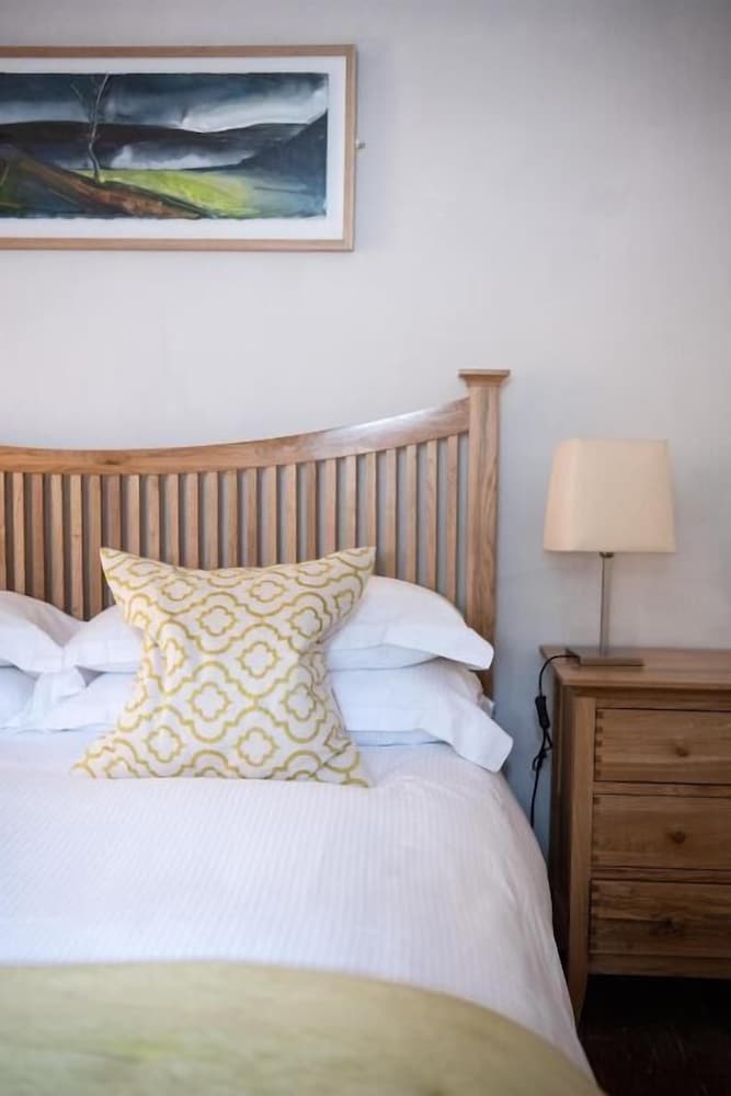 Wheelwrights Arms Country Inn & Pub 2