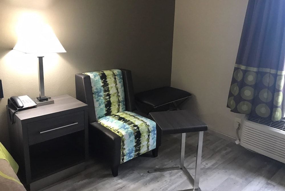 Super 8 by Wyndham Pascagoula 1