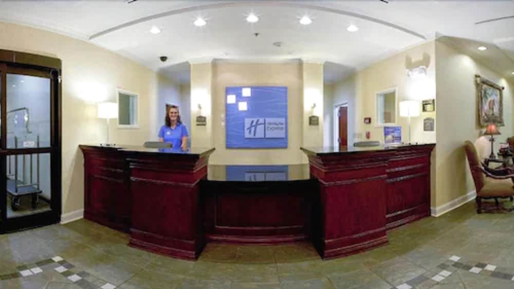Holiday Inn Express & Suites DYERSBURG by IHG 2