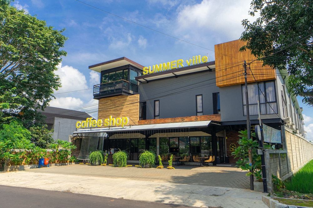 Summerville Hotel & Coffee Shop 1