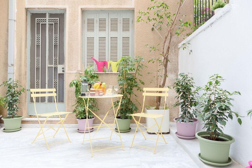 Grandma's Chic & Bright Athenian home with a Patio 1