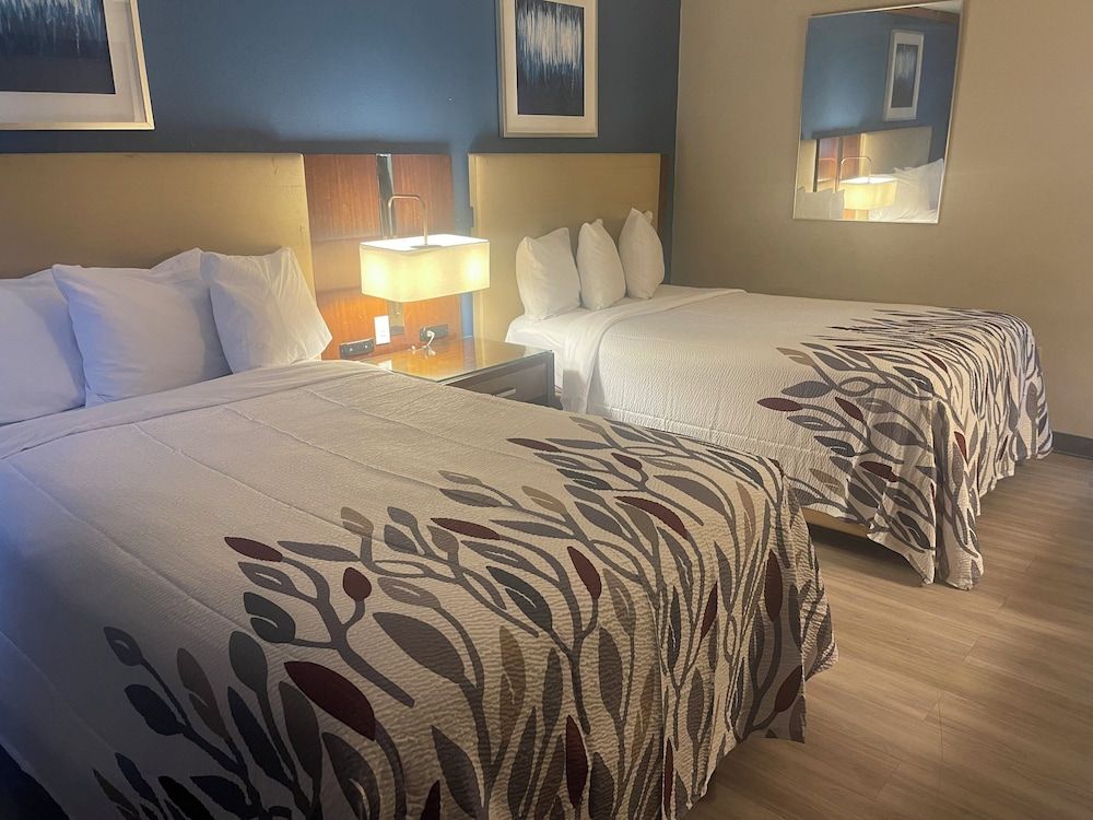 Newly Renovated Red Roof Inn & Suites Hinesville with breakfast 1