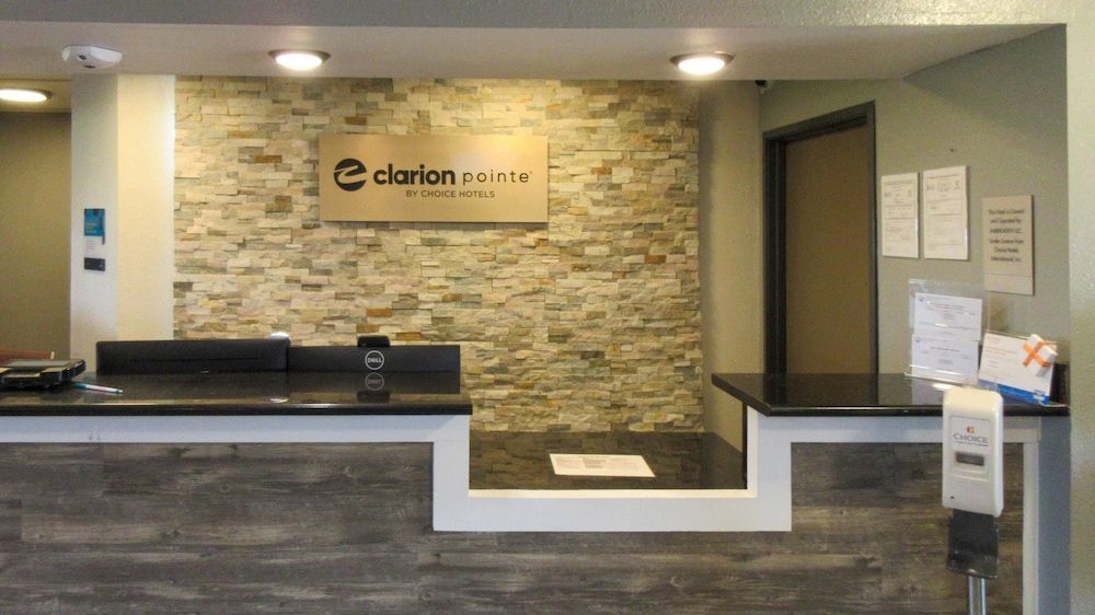 Clarion Pointe Evansville North 1