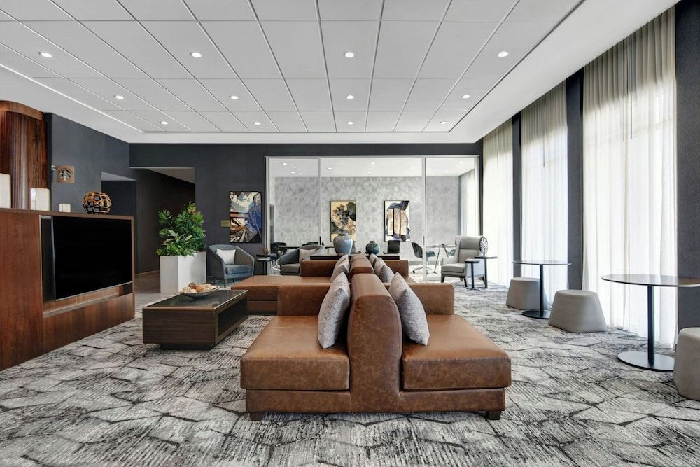 Courtyard by Marriott Hamilton 2