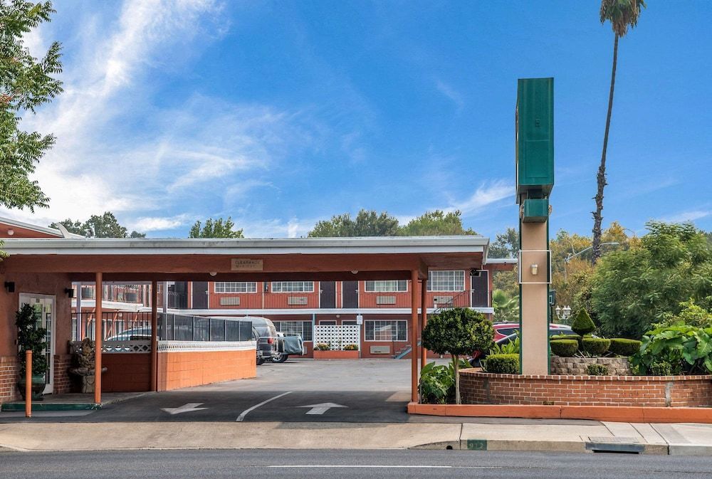 Rodeway Inn Modesto near Downtown 1