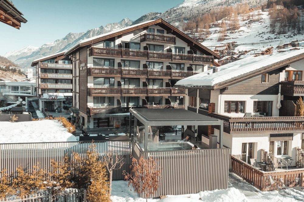Zermatt Budget Rooms at Alpen Resort, Spa & Dining 1