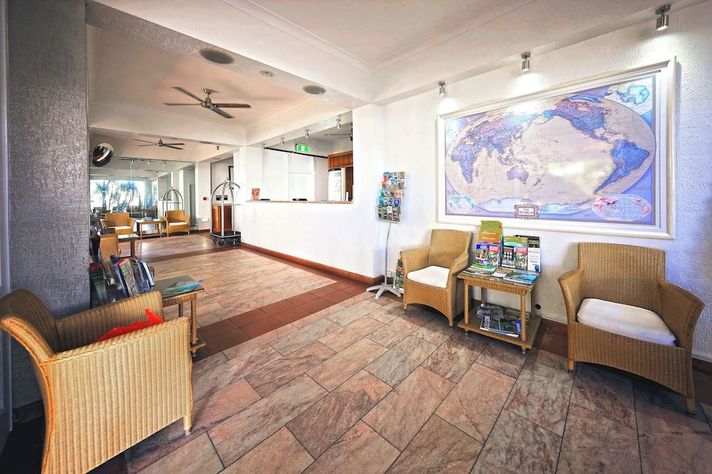 Ramada By Wyndham Cairns City Centre 2