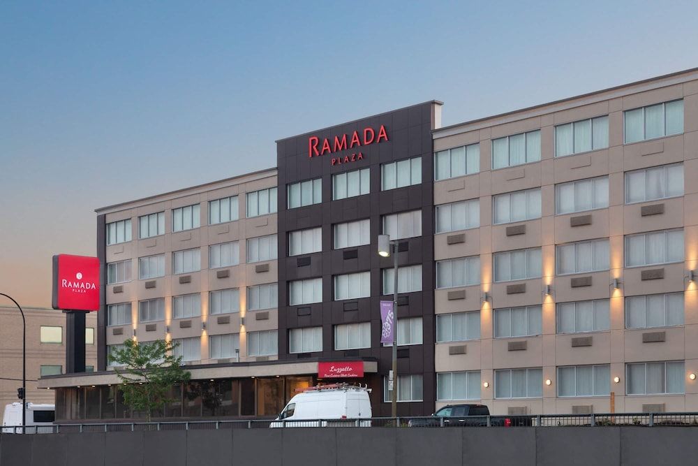 Ramada Plaza by Wyndham Montreal 1