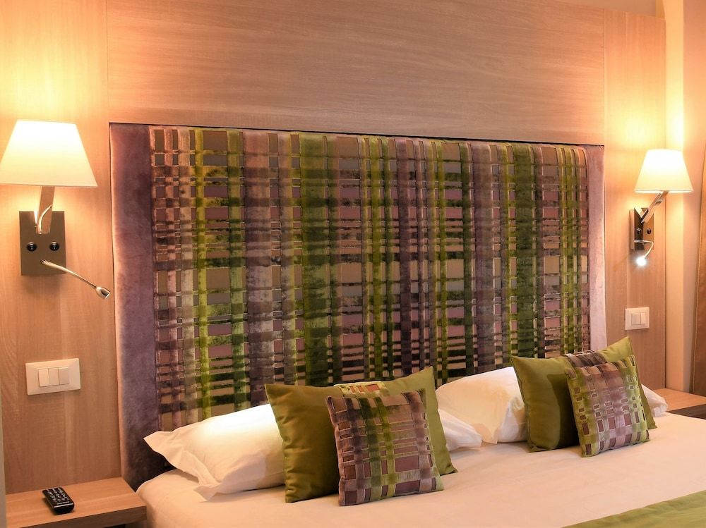 Chic&Town Luxury Rooms Piazza del Popolo 1 2