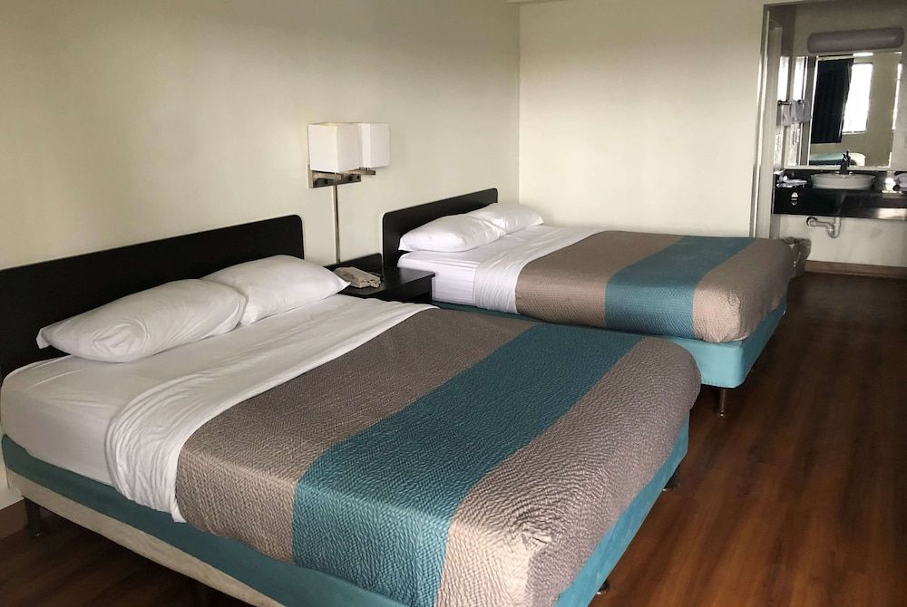 Days Inn by Wyndham Indianapolis South 1
