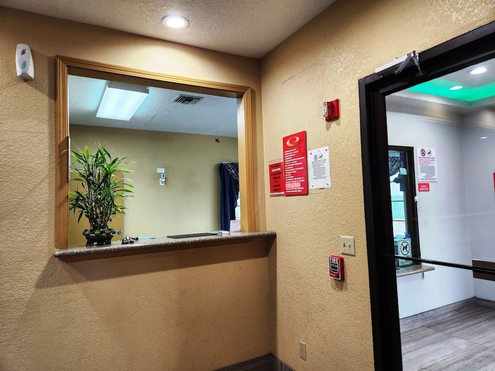 Express Inn Hobby Airport 2