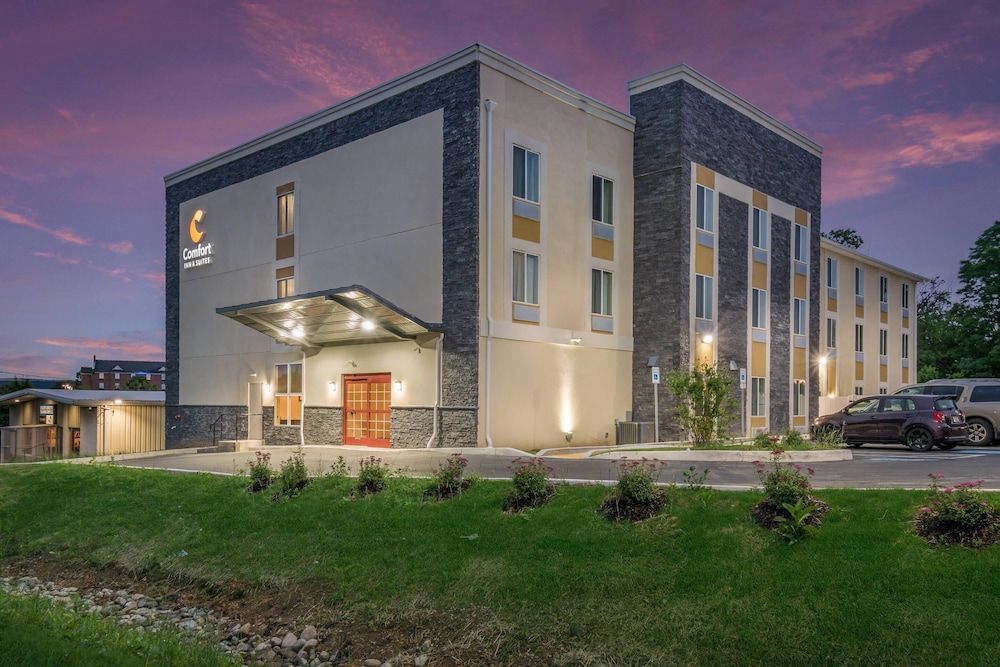 Comfort Inn & Suites Harrisburg - Hershey West 1