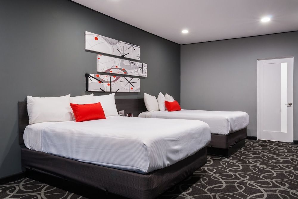 Astro Pasadena Hotel 1