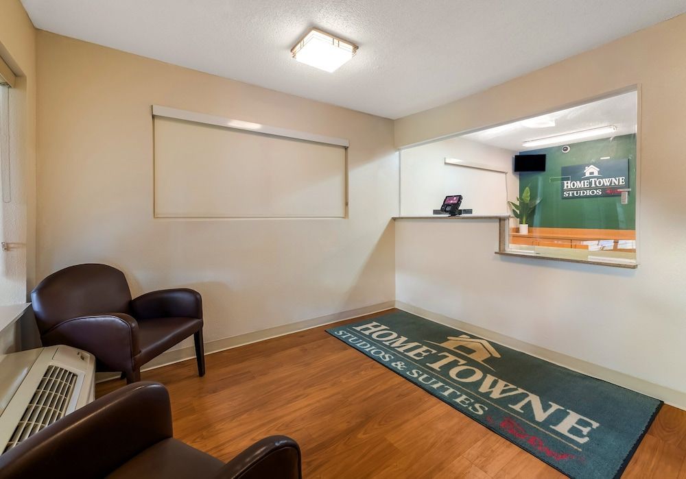HomeTowne Studios by Red Roof Orlando - UCF Area 2