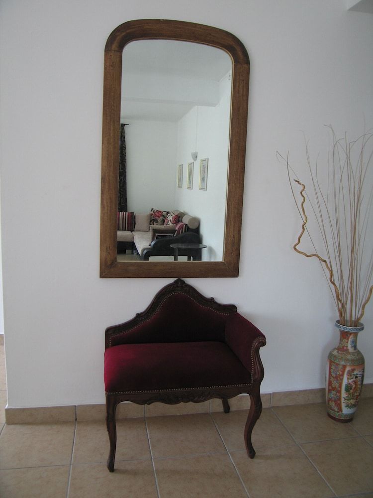 Villa Osumare Rootsy Beach front Guest House B&B 2