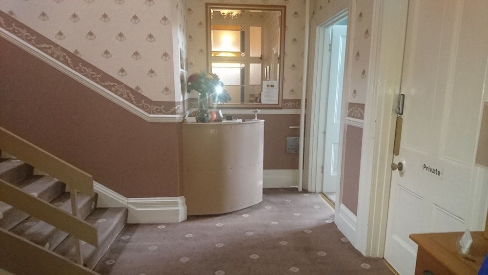 Heathcliff House, Exclusively for Adults, Free Large Car Park 2