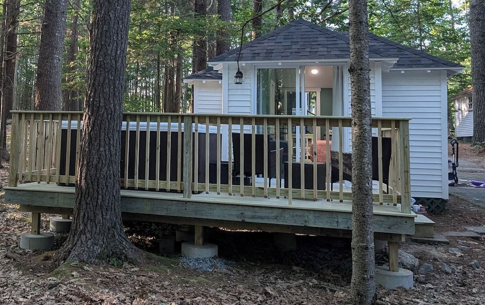 Hinckleys Dreamwood Cottages 1