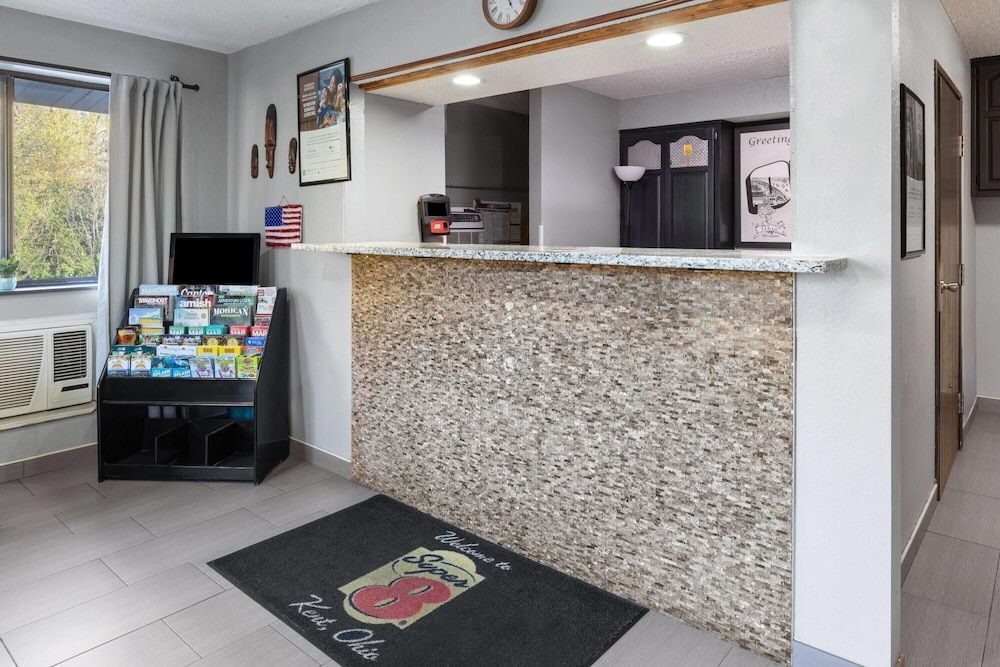 Super 8 by Wyndham Kent/Akron Area 2