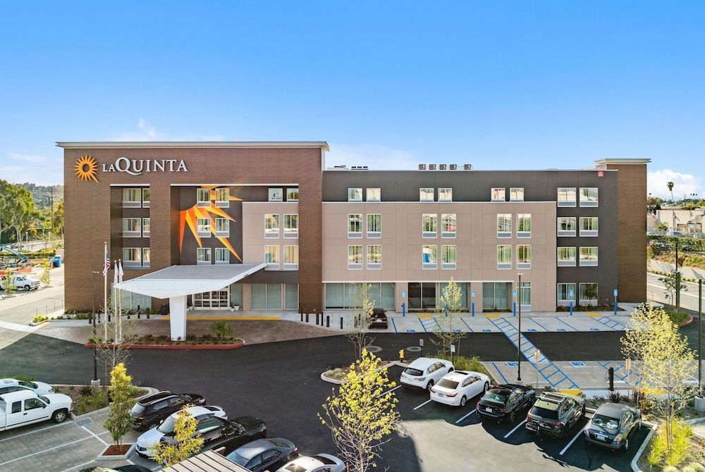 La Quinta Inn & Suites by Wyndham La Habra 1