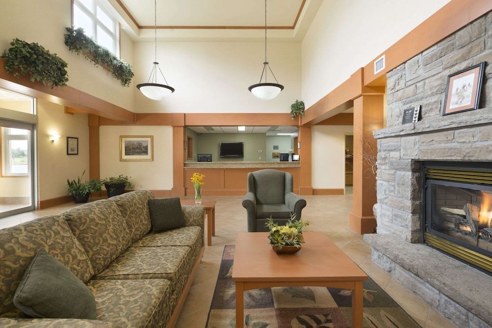 Days Inn by Wyndham Orillia 2
