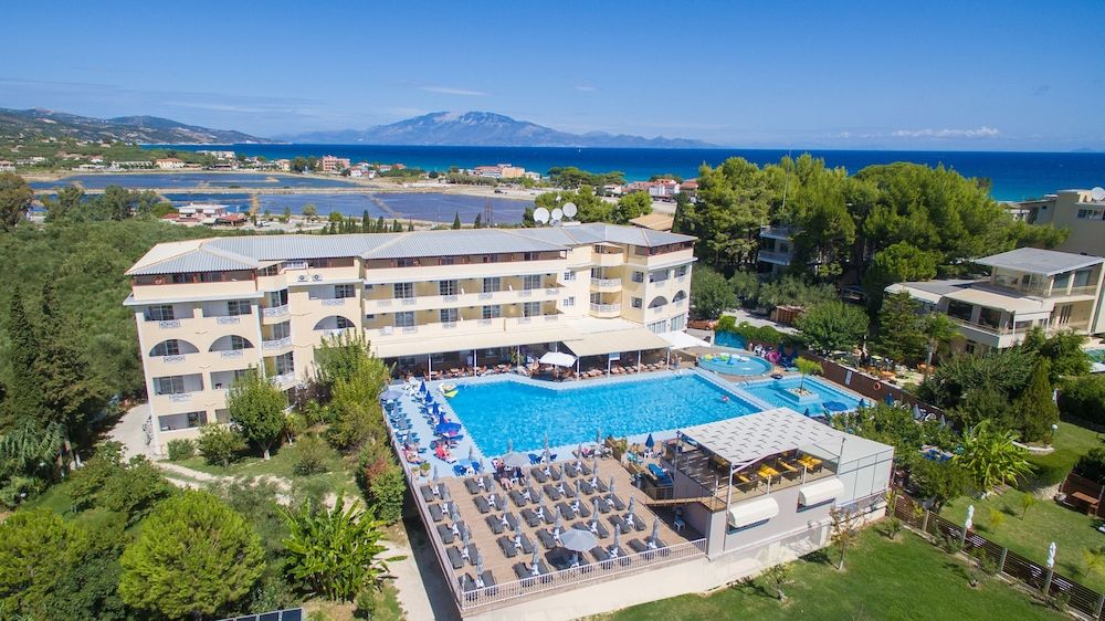 Koukounaria Hotel & Suites 1