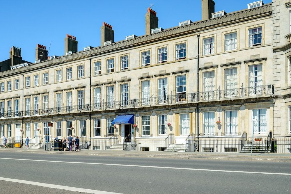 Russell Hotel 1
