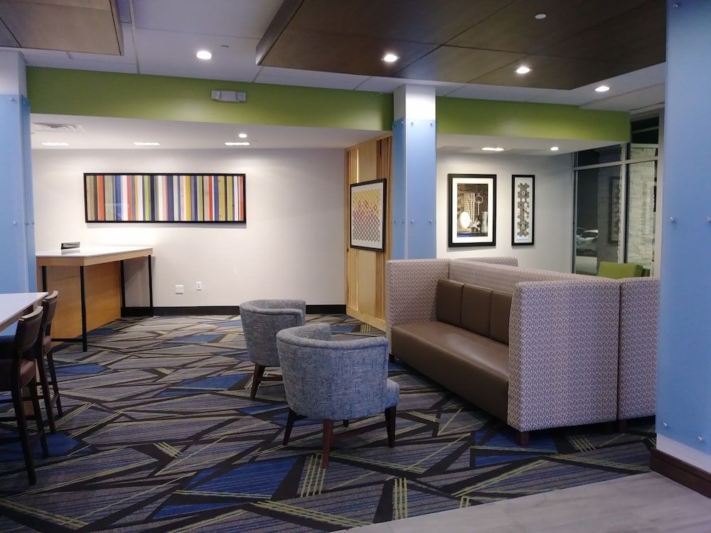 Holiday Inn Express & Suites DALLAS NORTHEAST - ARBORETUM by IHG 2