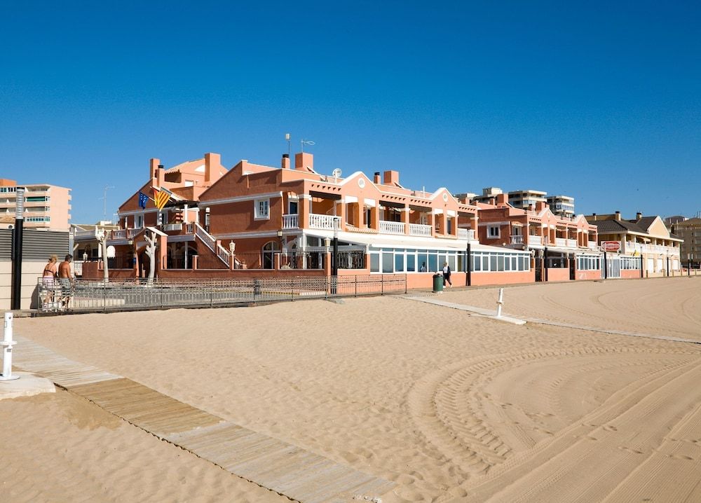 Lloyds Beach Club 1