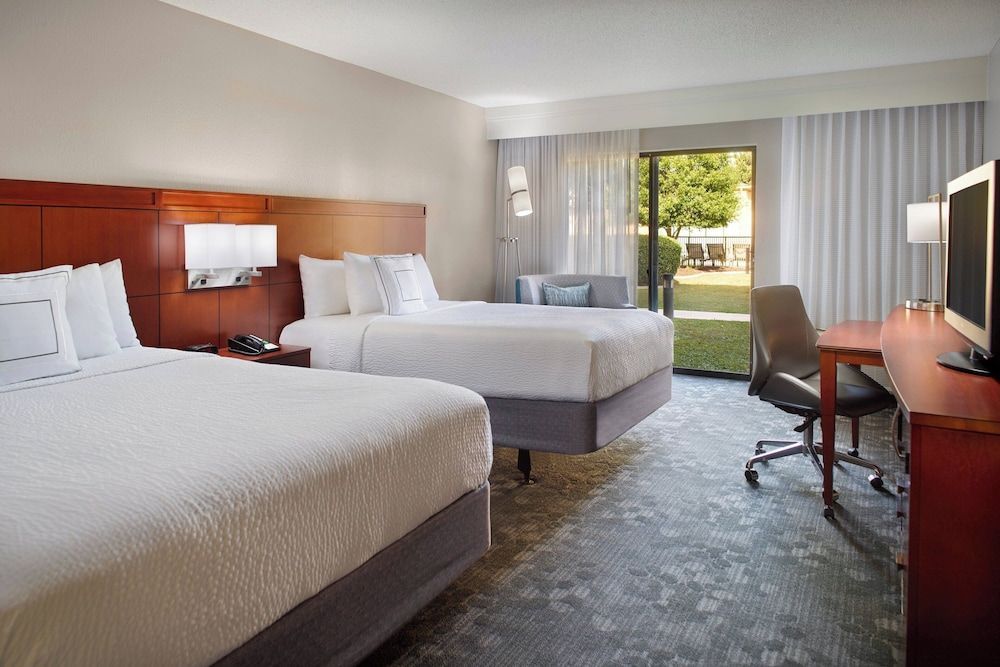 Courtyard by Marriott Fayetteville 2