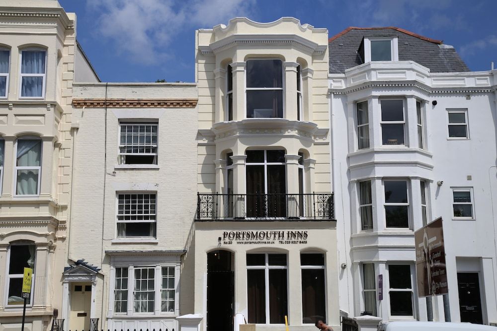 Portsmouth Budget Hotels - All rooms are EN-SUITE 1