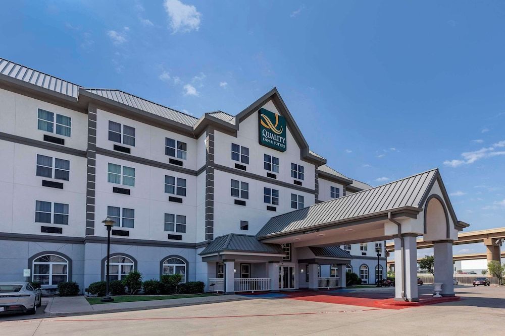 Quality Inn & Suites I-35 E-Walnut Hill 1