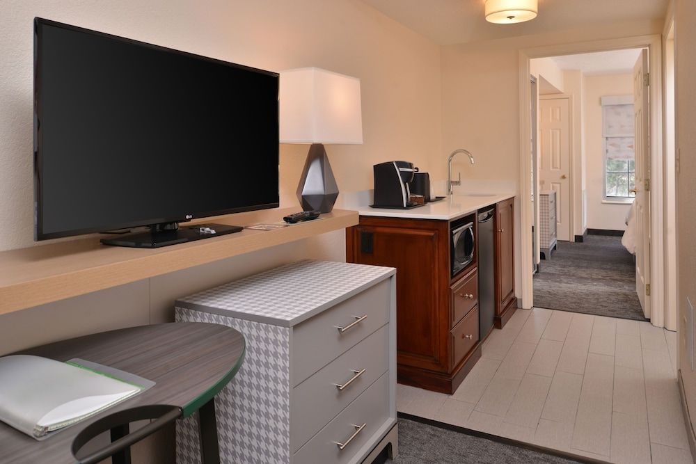 Holiday Inn & Suites RALEIGH-CARY (I-40 @WALNUT ST) by IHG 2