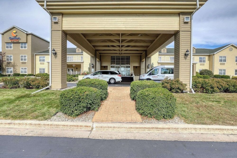 Comfort Suites Appleton Airport 1
