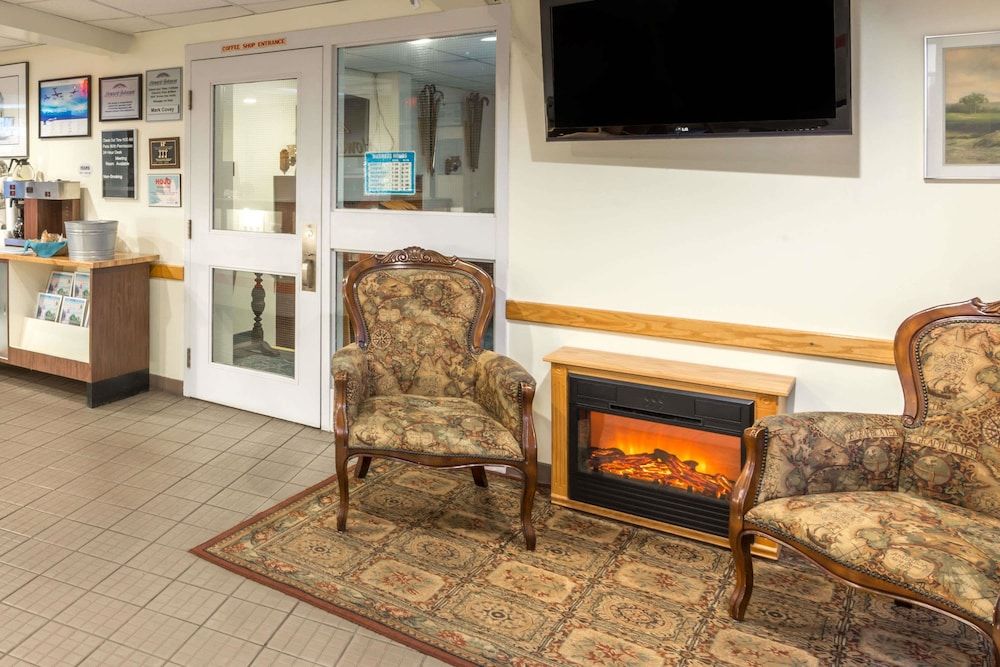 Howard Johnson by Wyndham Tillsonburg 2