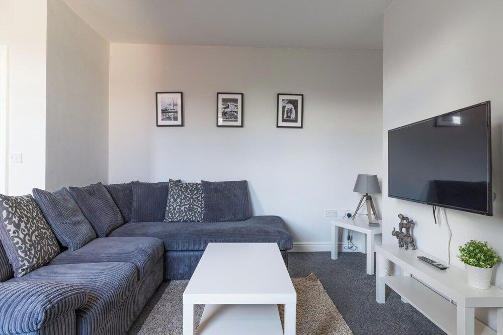 Lily Apartment - Sleeps 3 - Pet friendly - Parking 1